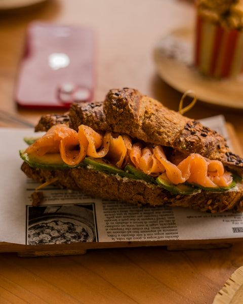 Croissant Salato con Avocado, Salmone Affumicato e Philadelphia