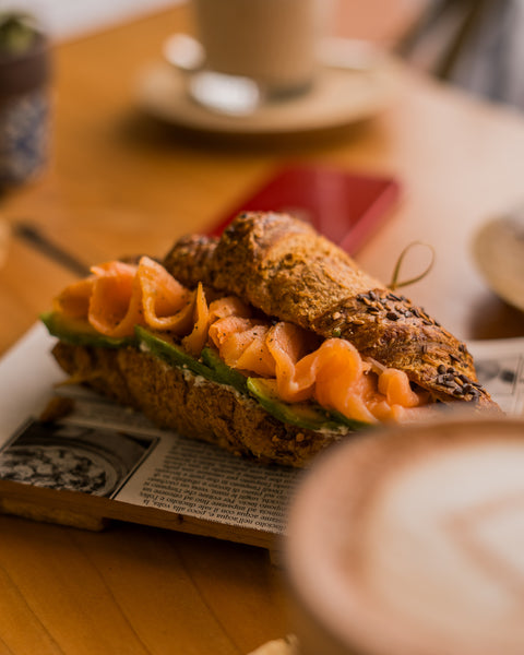 Croissant Salato con Avocado, Salmone Affumicato e Philadelphia