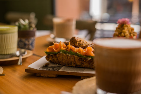 Croissant Salato con Avocado, Salmone Affumicato e Philadelphia