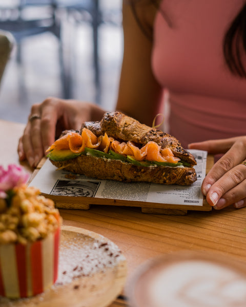 Croissant Salato con Avocado, Salmone Affumicato e Philadelphia