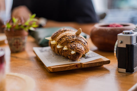 Croissant Salato Multicereali Pecorino, Noci e Miele