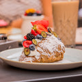 Croissant Multicereali con Yogurt Greco e Frutti di Bosco